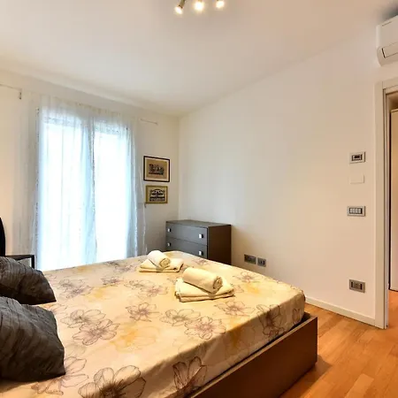 Appartamento Caseospitali - Casa Kikka, Elegante Con Balcone In Nuovo Per 4